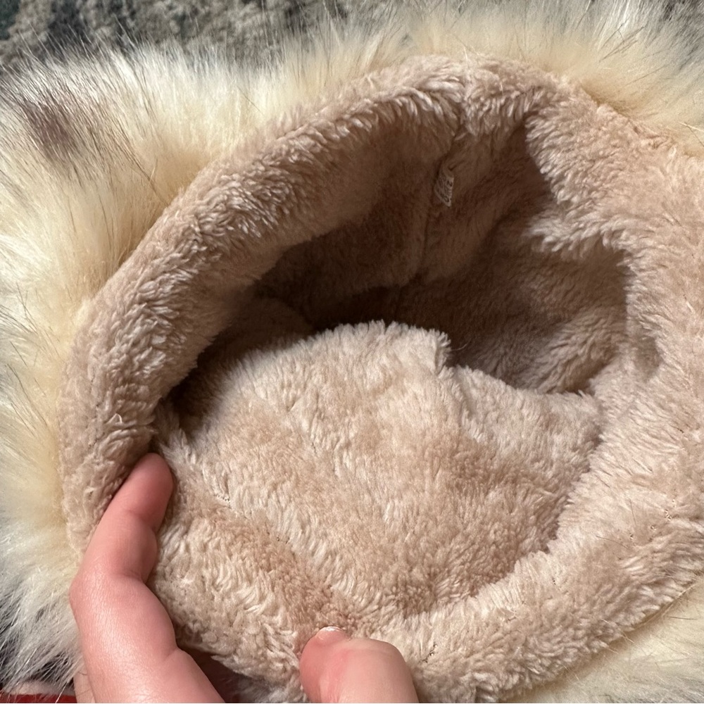 Fuzzy hat - Picture 2 of 4